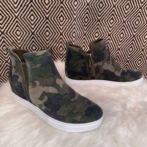 Waterproof! Camo Wedge Sneakers